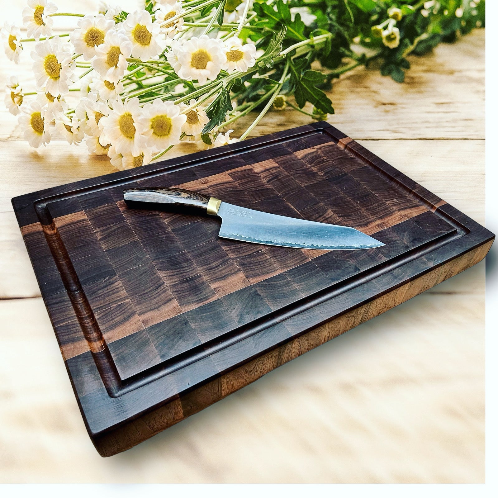 Fjøl av valnøtt ii endeved konstruksjon – skånsom mot knivene, vakker på bordet