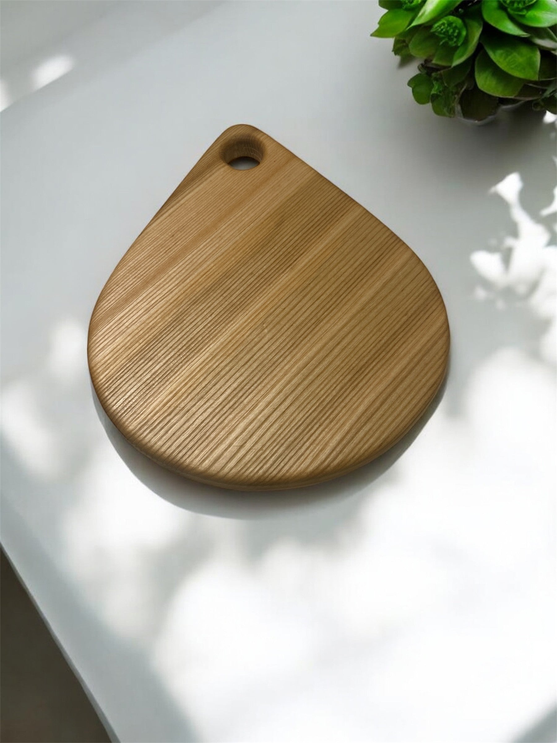 Skjærebrett i Ask - dråpeformet