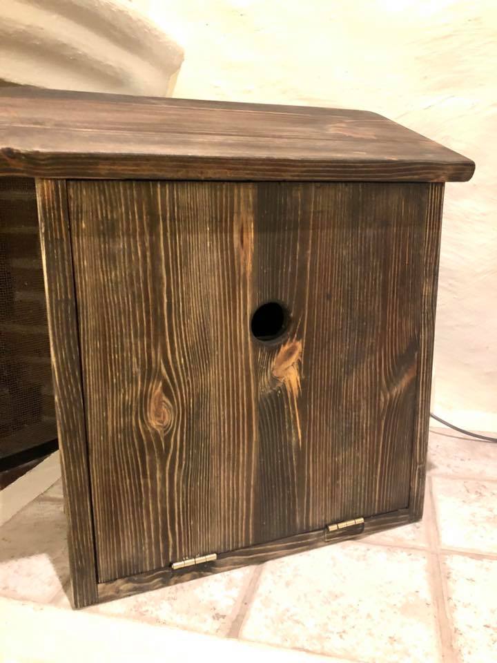 "Fuglekasse" – med plass til flaske og shotglass