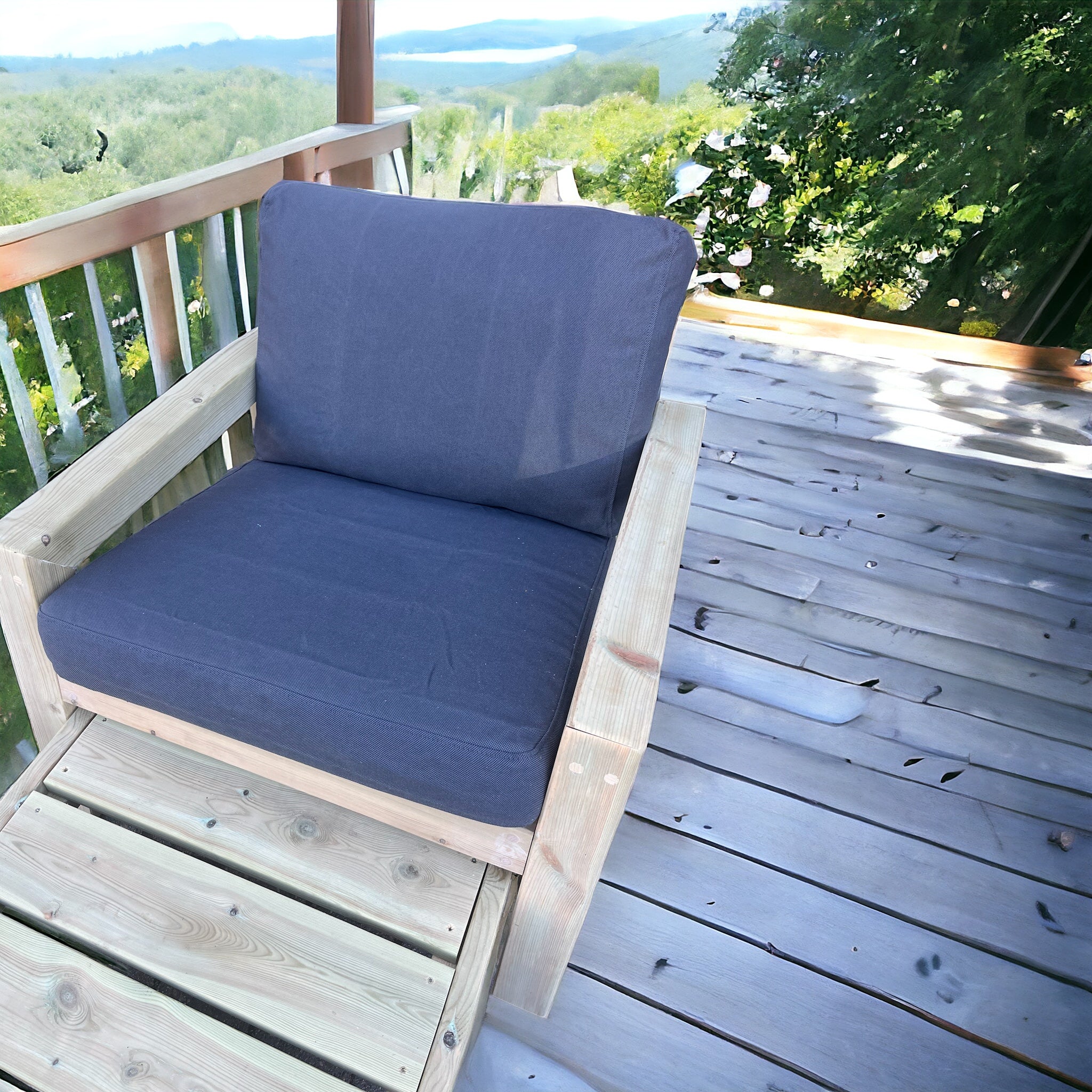 Verandastoler i impregnert trevirke