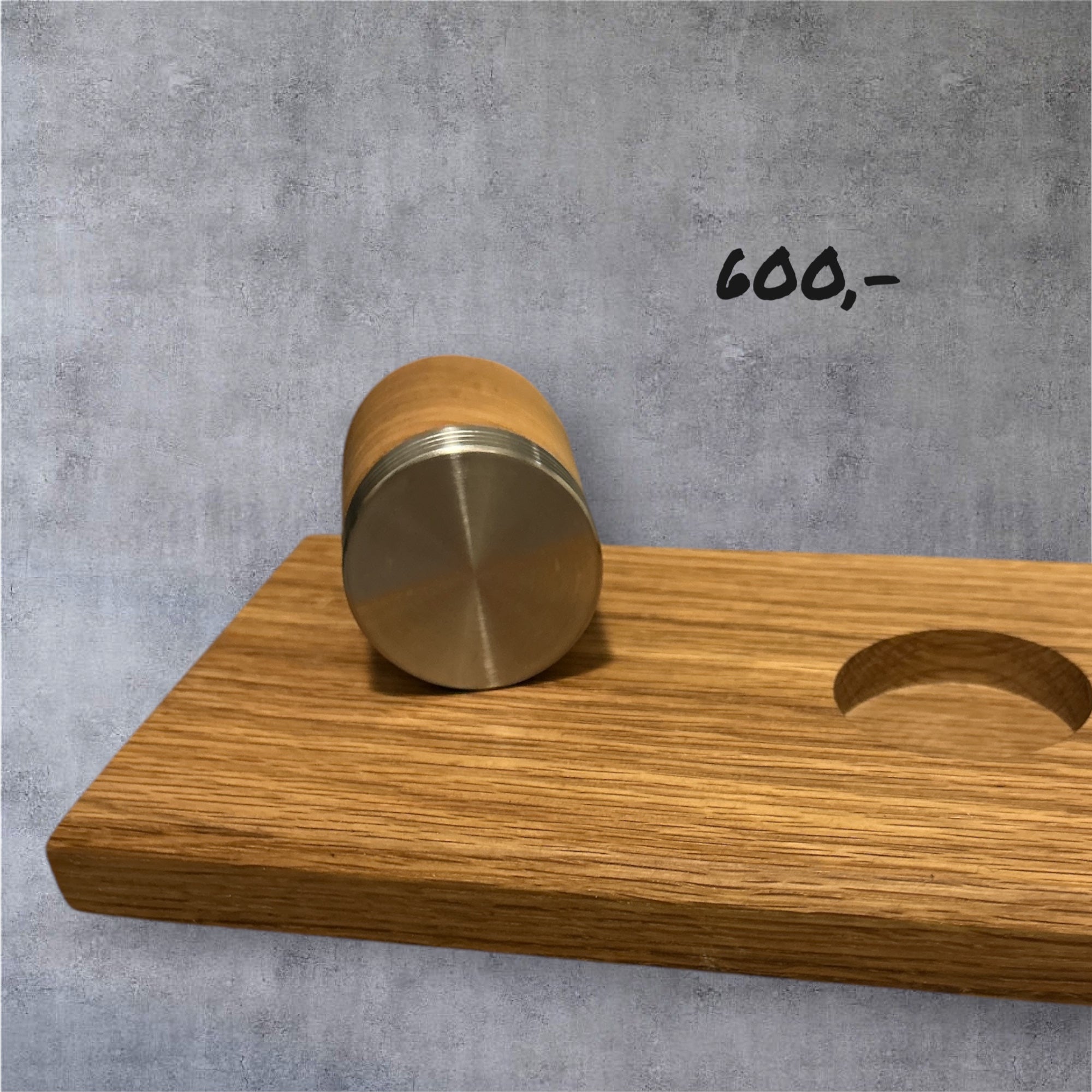 Hvitløkspresser i eik og rustfritt stål – robust og effektiv