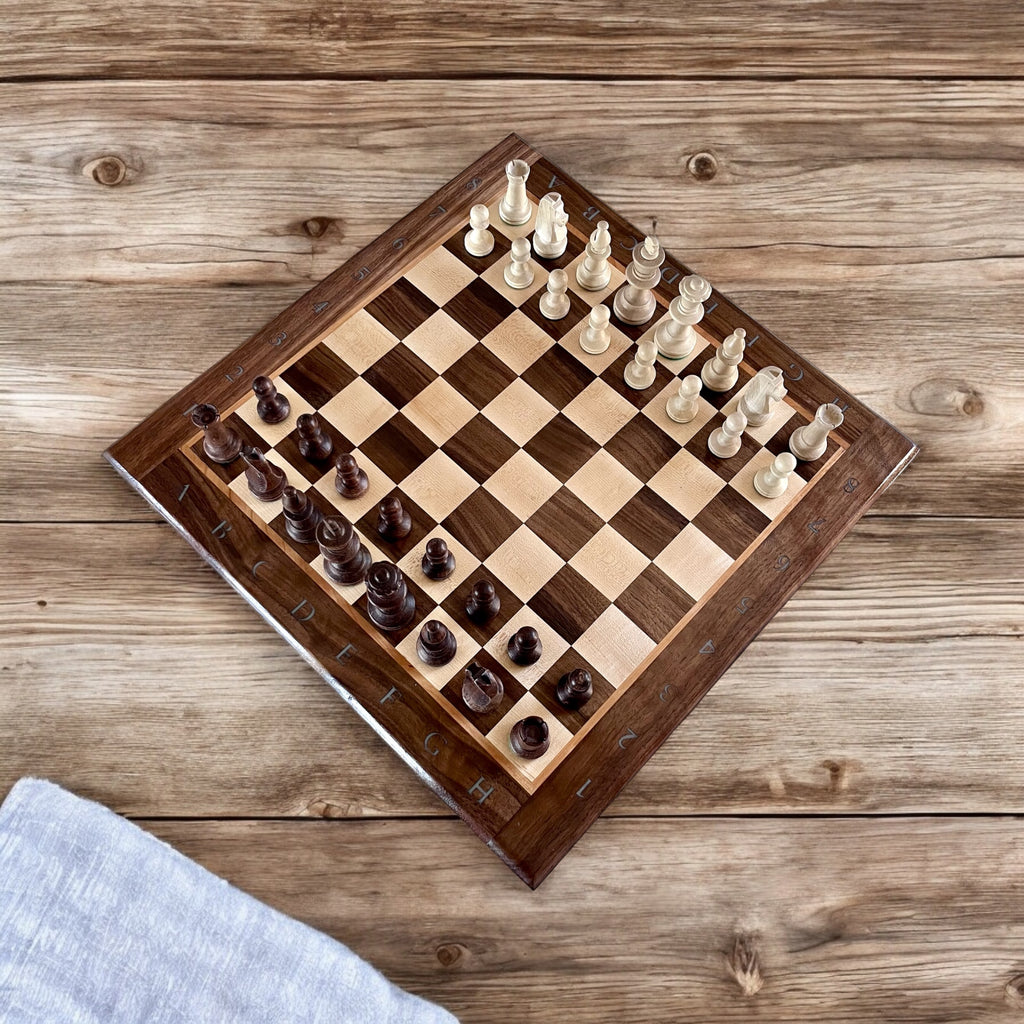 Eksklusivt håndlaget sjakkbrett – i valnøtt og lønn