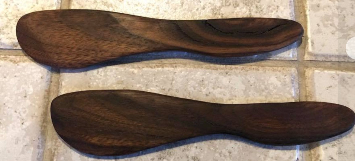 Smørkniv i naturlig valnøtt